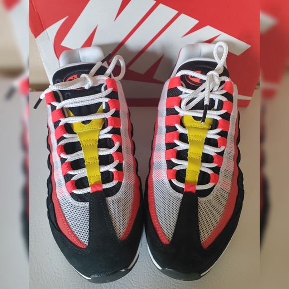 MEN'S NIKE AIR MAX 95 ESSENTIAL SNEAKERS - Picture 2 of 8